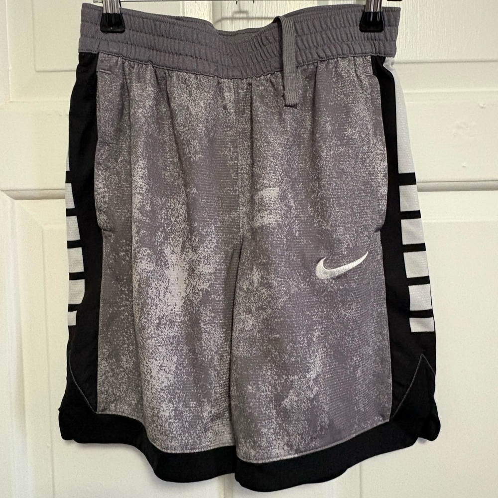 🛑SOLD 🛑Nike Dri-FIT Gray Performance Shorts